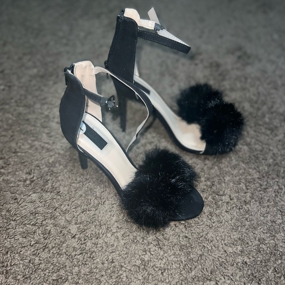 Size 7 All black fur at the top heels